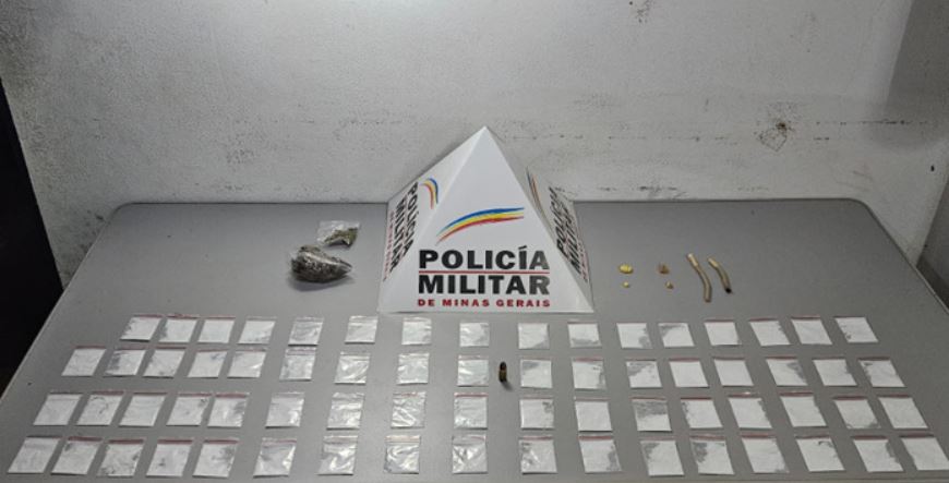 Três jovens são presos por tráfico de drogas em Formiga