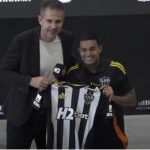 Em apresentação no Atlético, Dudu esclarece polêmica sobre gramado sintético