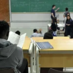Governo Lula assina decreto para regulamentar ensino a distância e restringir cursos online
