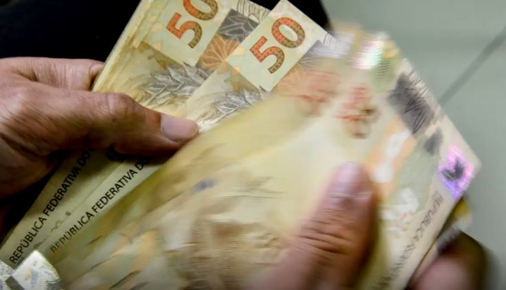 Aposentados do INSS que ganham mais que o mínimo começam a receber 13º