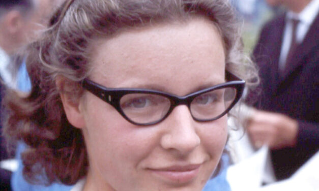 E por falar em eletrônica… Os Pulsares de Jocelyn Bell Burnell