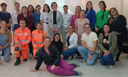 Bombeiros realizam palestra sobre atendimento de emergência a pessoas com TEA, em Formiga