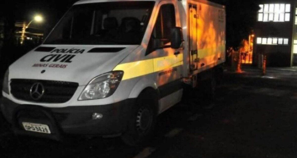 Homem é assassinado com cinco tiros na varanda de casa