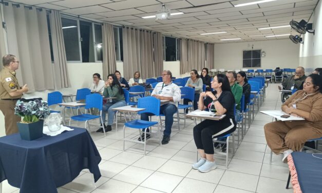 Escola Losango recebe palestra da Policia Militar em parceria com o grupo de apoio “Amor Exigente”, em Formiga