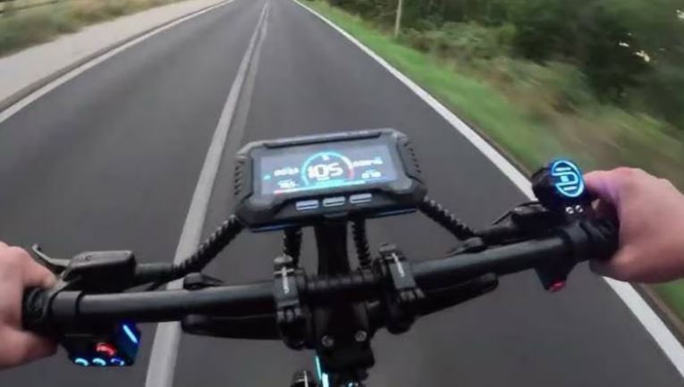 Patinete é flagrado a 100 km/h na Marginal Pinheiros: o que diz a lei?