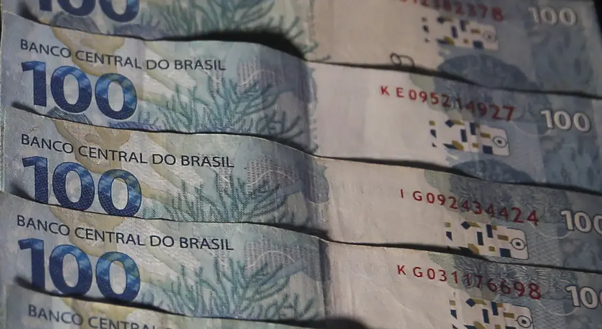 Mercado eleva previsão para expansão da economia para 2,02% em 2025