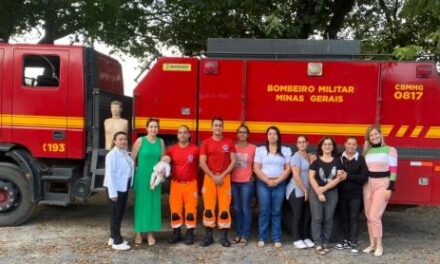 Corpo de Bombeiros ministra treinamento para novos brigadistas na Escola Estadual Yolanda Jovino Vaz, em Arcos