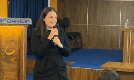 Projeto “Psicologia em Cena” promove debate através da série “Adolescência “