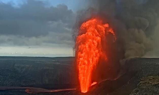 Vulcão Kilauea, no Havaí, entra em erupção e lança lava a 300m de altura