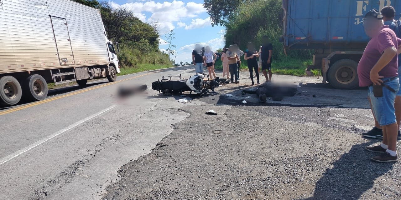 Acidente entre moto e caminhão deixa um morto e uma mulher gravemente ferida na MG-050, em Piumhi