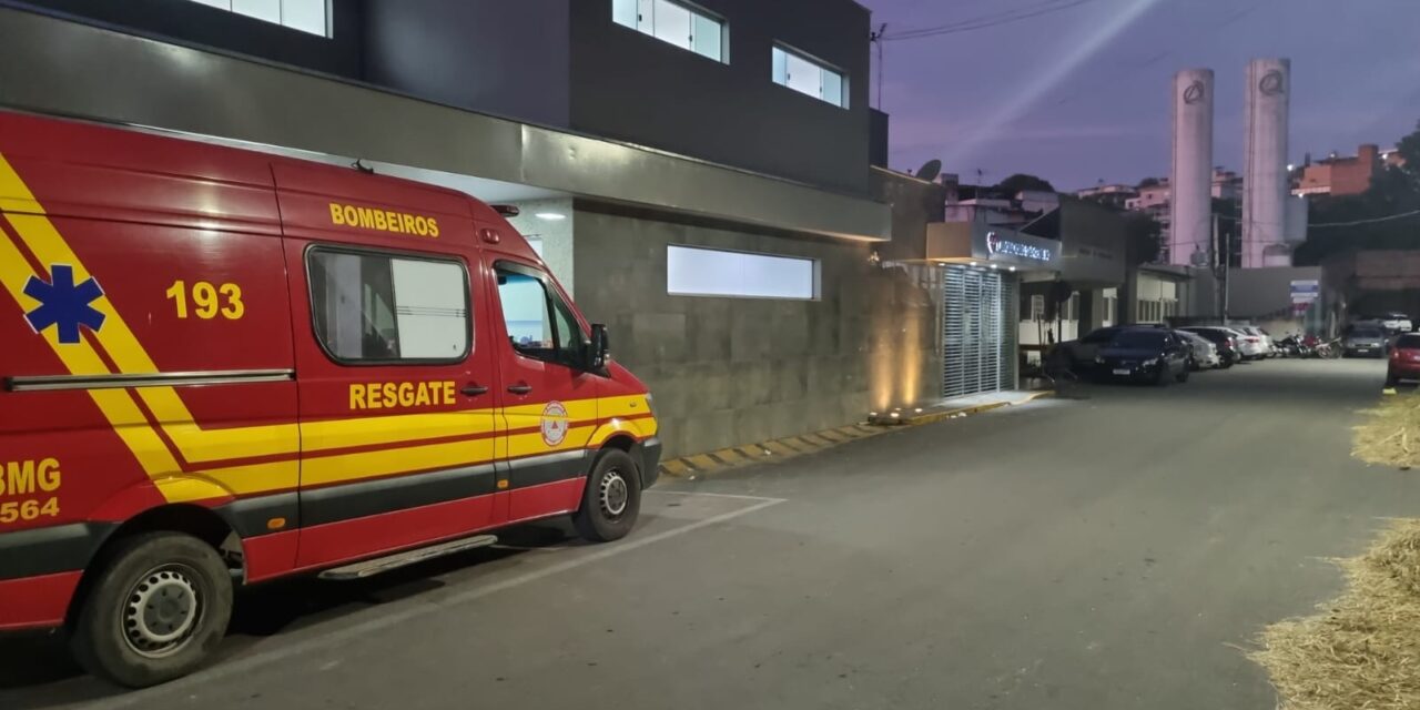 Bombeiros e SAMU socorrem vítima em parada cardiorrespiratória em Formiga