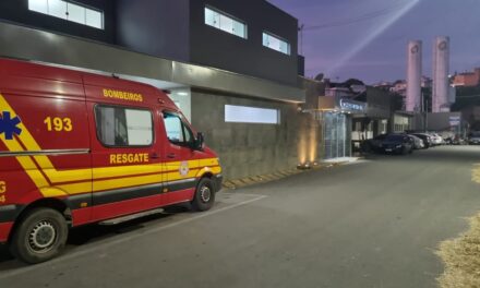 Bombeiros e SAMU socorrem vítima em parada cardiorrespiratória em Formiga