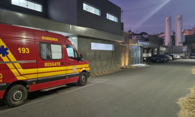 Bombeiros e SAMU socorrem vítima em parada cardiorrespiratória em Formiga