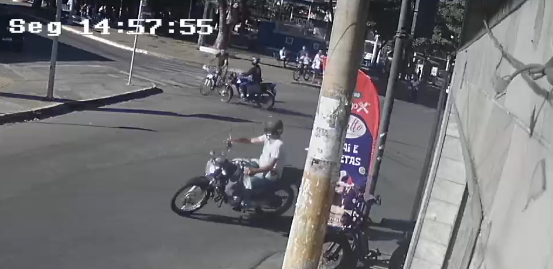 Homem fica ferido após acidente envolvendo moto e bicicleta no Centro de Formiga