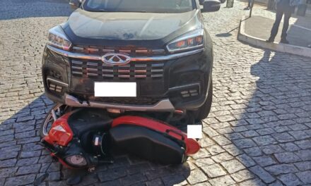 Colisão entre carro e motocicleta deixa duas pessoas feridas em Formiga