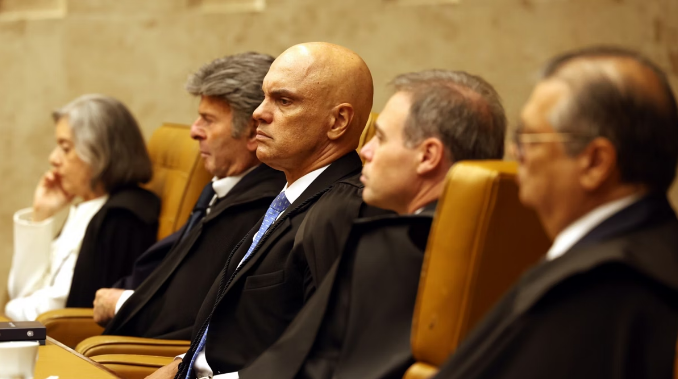 Alexandre de Moraes concede prisão domiciliar para irmãos suspeitos de ameaçá-lo