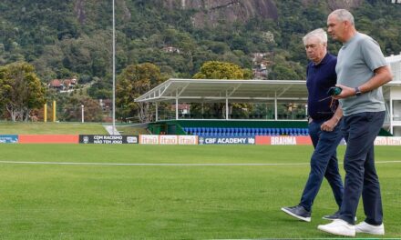 ‘É perfeito para treinar, descansar e se recuperar’, diz Ancelotti em visita à Granja Comary