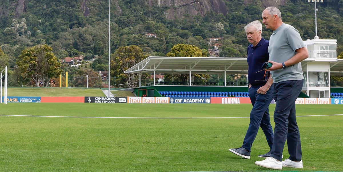‘É perfeito para treinar, descansar e se recuperar’, diz Ancelotti em visita à Granja Comary