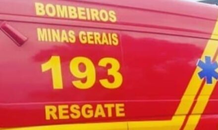 Jovem é socorrido pelos bombeiros após queda da própria altura em Arcos