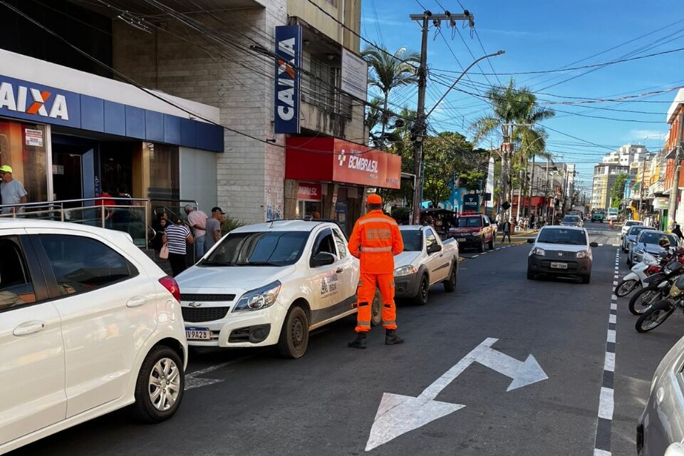 Bombeiros realizam blitz educativa sobre segurança no trânsito
