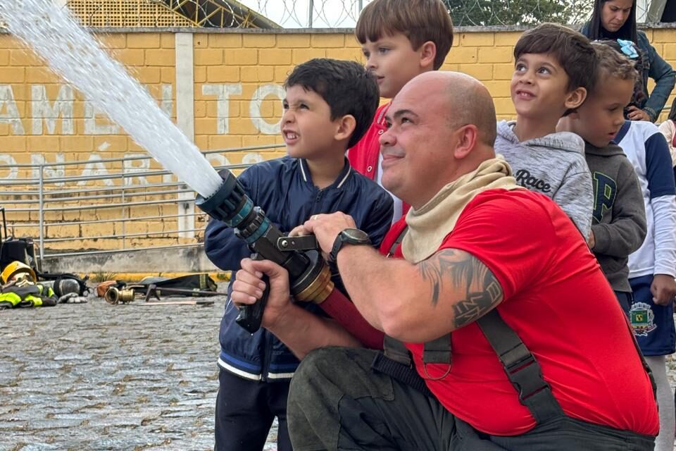 Ação e conhecimento: Bombeiros realizam palestra para alunos, em Campo Belo