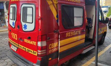 Bombeiros socorrem adolescente que sofreu acidente de bicicleta, em Formiga
