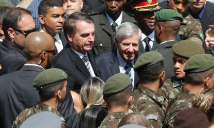 Comandante do Exército alertou Bolsonaro que o prenderia em caso de golpe, diz ex-chefe da FAB