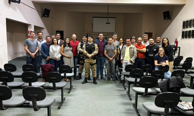 PMMG realiza reunião com cafeicultores, de Camacho