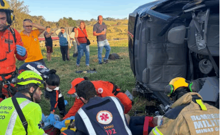 Homem morre e quatro pessoas ficam feridas após capotamento na BR-381