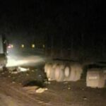 Acidente entre carretas deixa minério espalhado na BR-040 e bloqueia trânsito
