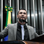 Cleitinho afirma, na tribuna do Senado, que pode deixar a política para sempre