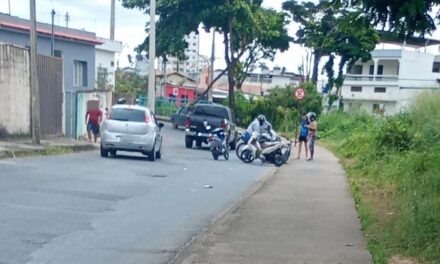 Colisão entre motocicletas deixa duas pessoas feridas no bairro Santo Antônio, em Formiga