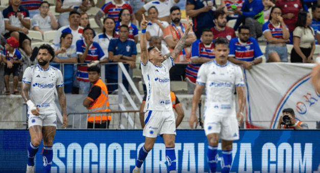 Cruzeiro domina, bate o Fortaleza e entra na briga pela liderança do Brasileirão