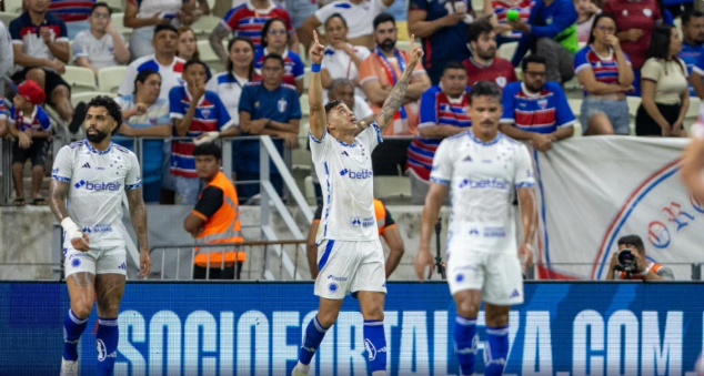 Cruzeiro domina, bate o Fortaleza e entra na briga pela liderança do Brasileirão