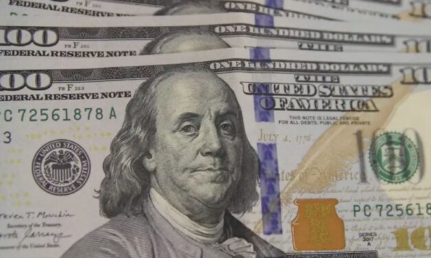 Dólar sobe para R$ 5,68 com dados fortes da economia dos EUA