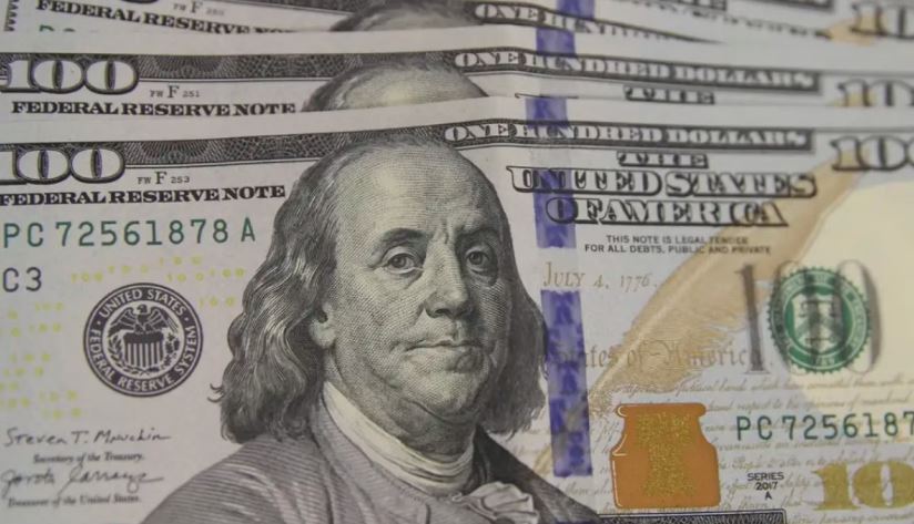 Dólar sobe para R$ 5,68 com dados fortes da economia dos EUA