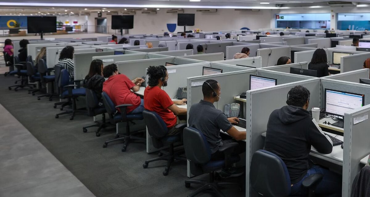 Fim do telemarketing? Golpes e risco de troca por IA fragilizam mercado que emprega 1,4 milhão