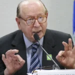 Morre no Rio, aos 97 anos, o escritor e gramático Evanildo Bechara