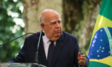 Morre, aos 90 anos, o embaixador Marcos Azambuja