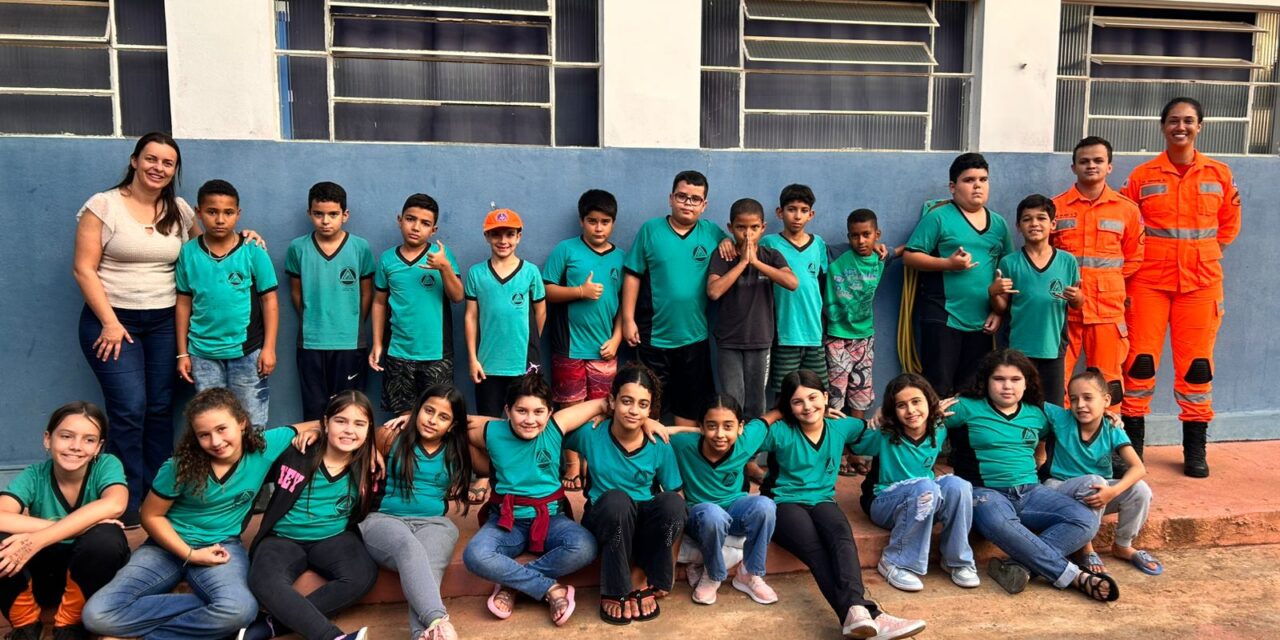 Bombeiros promovem ação educativa em escola da zona rural de Formiga