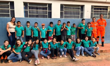 Bombeiros promovem ação educativa em escola da zona rural de Formiga