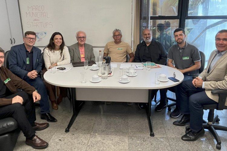 Vereadora Marcela Trópia recebe Sindijori e reforça apoio à imprensa regional  