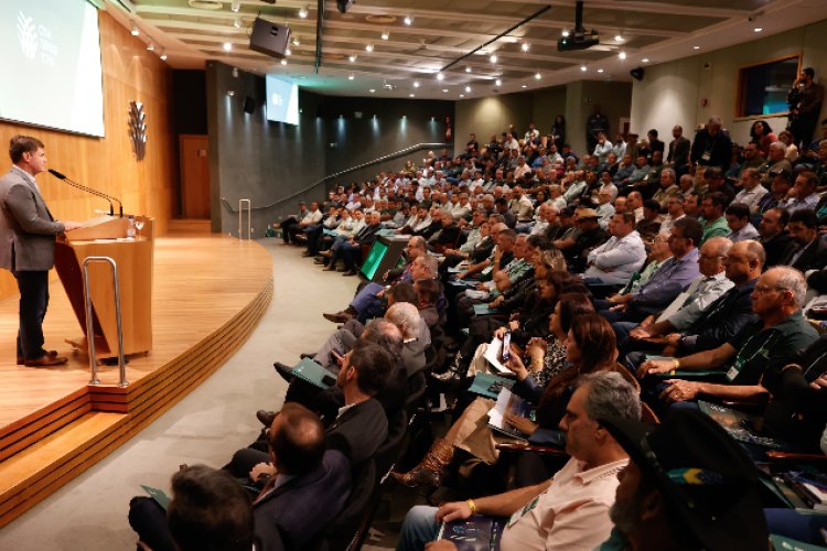 Faemg realiza a primeira Assembleia da sua história em Brasília  