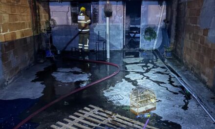 Incêndio de residência é registrado, em Campo Belo