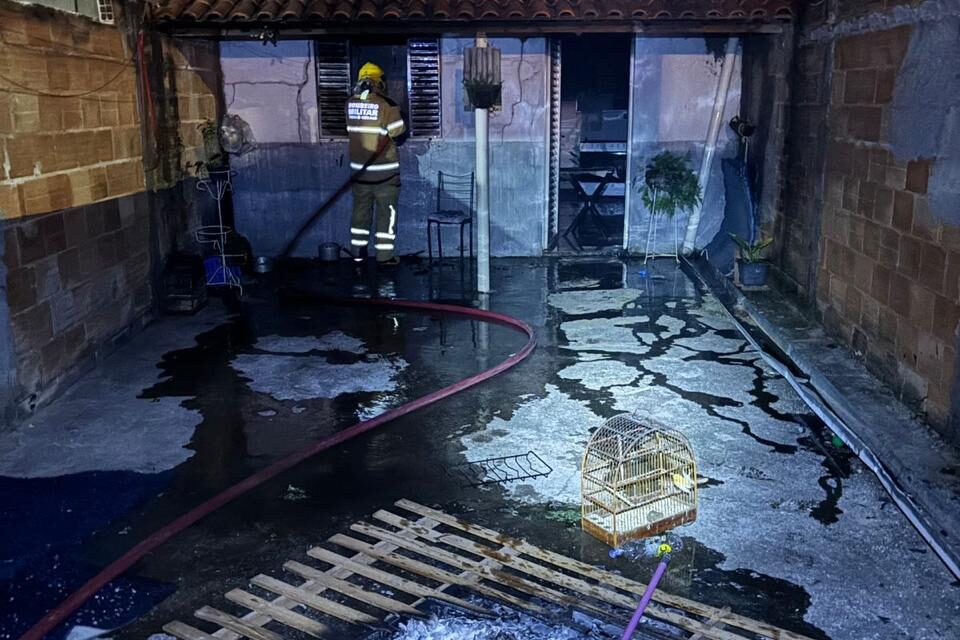 Incêndio de residência é registrado, em Campo Belo