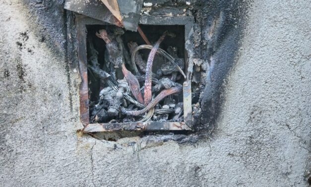 Bombeiros atendem ocorrência de princípio de incêndio, em Campo Belo