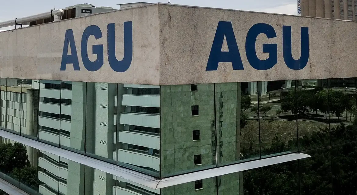 AGU pede bloqueio de bens de mais 14 investigados por fraude no INSS