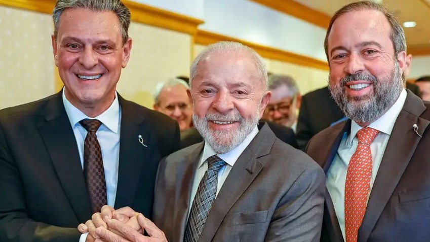 Viagem de Lula ao Japão levou 220 pessoas e custou milhões aos cofres públicos