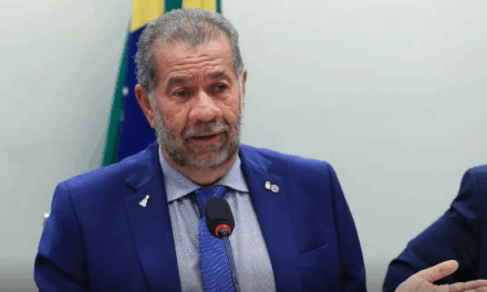 Após fraude no INSS, Lupi pede demissão do Ministério da Previdência