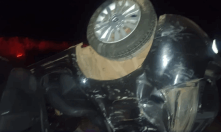 Veículo que transportava medulas ósseas capota e deixa dois feridos na MG-451, em Olhos D’Água